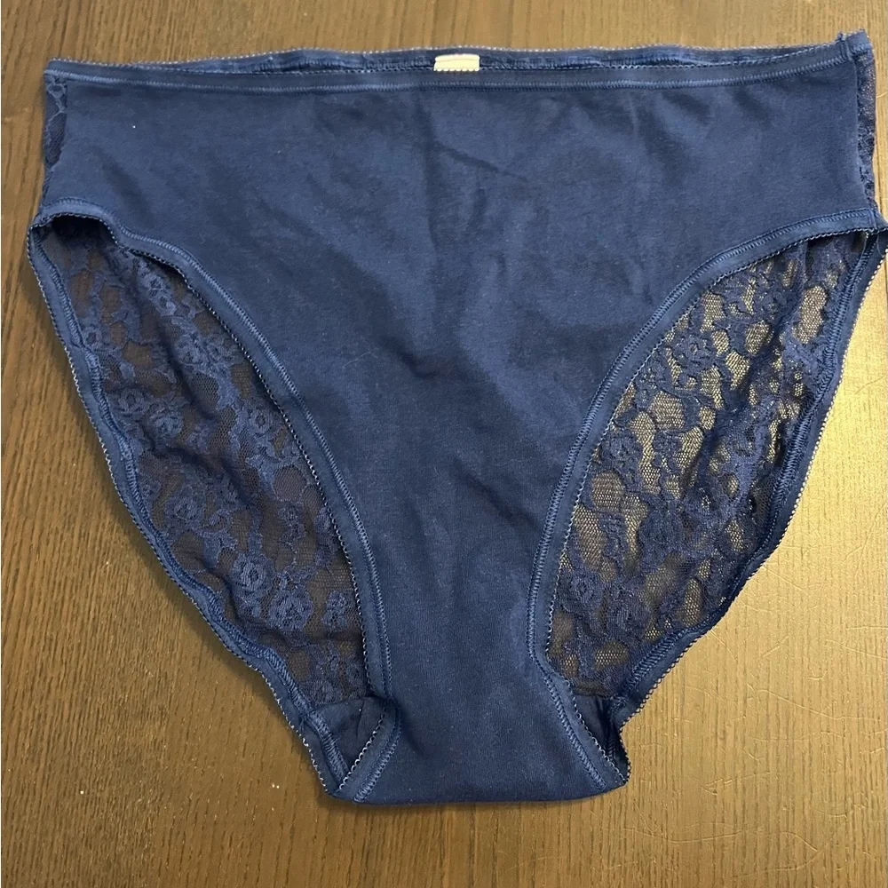 Victoria Secret Panties x2 - Picture 3 of 4